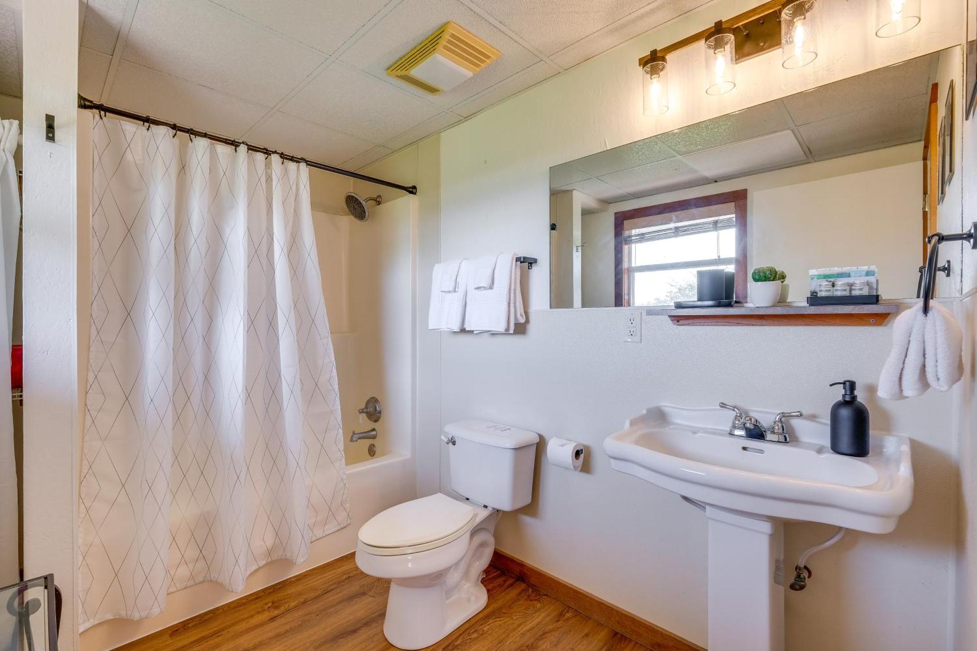 Delightful Carmine Studio On Farm Near Round Top! المظهر الخارجي الصورة