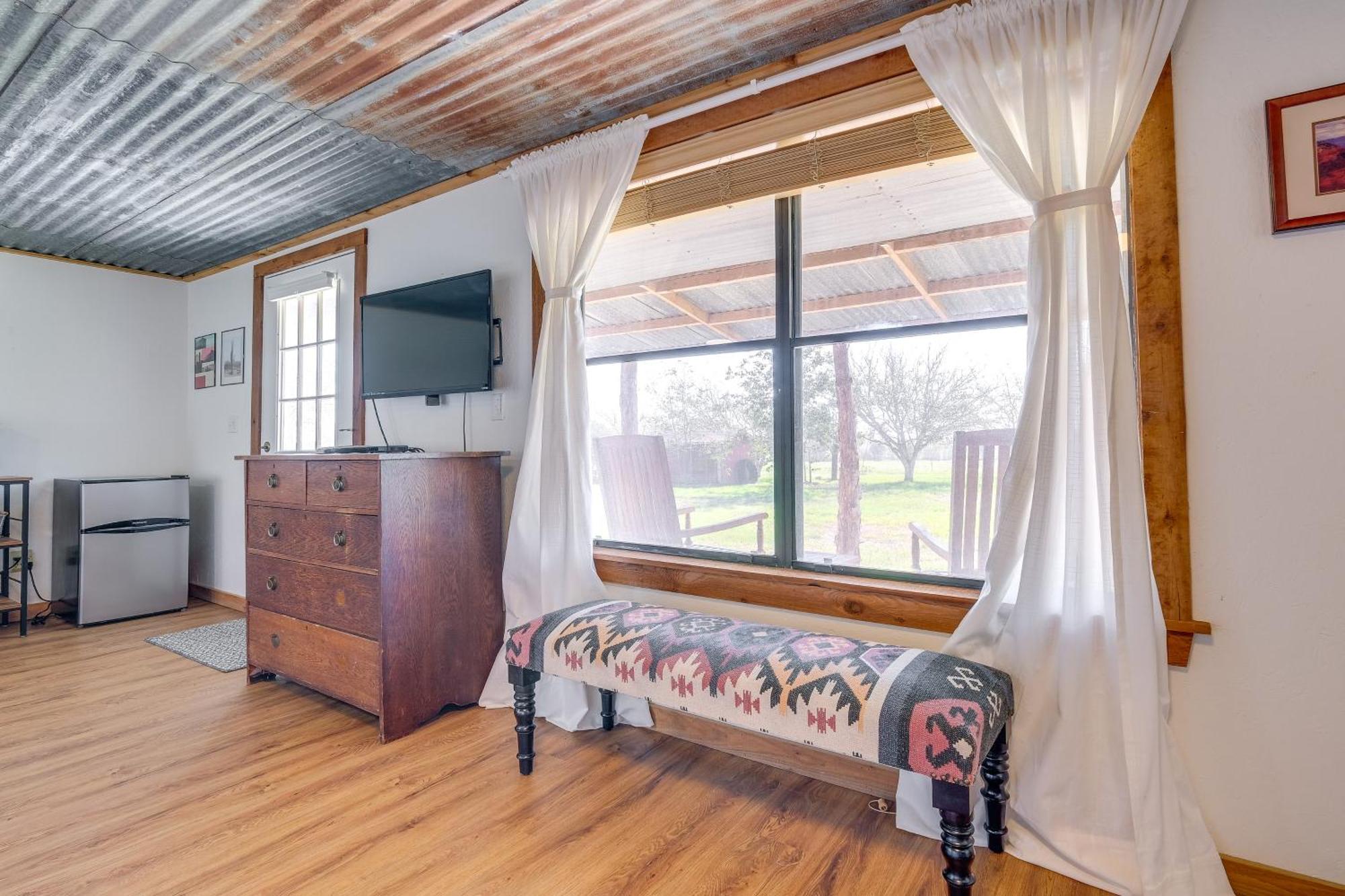 Delightful Carmine Studio On Farm Near Round Top! المظهر الخارجي الصورة