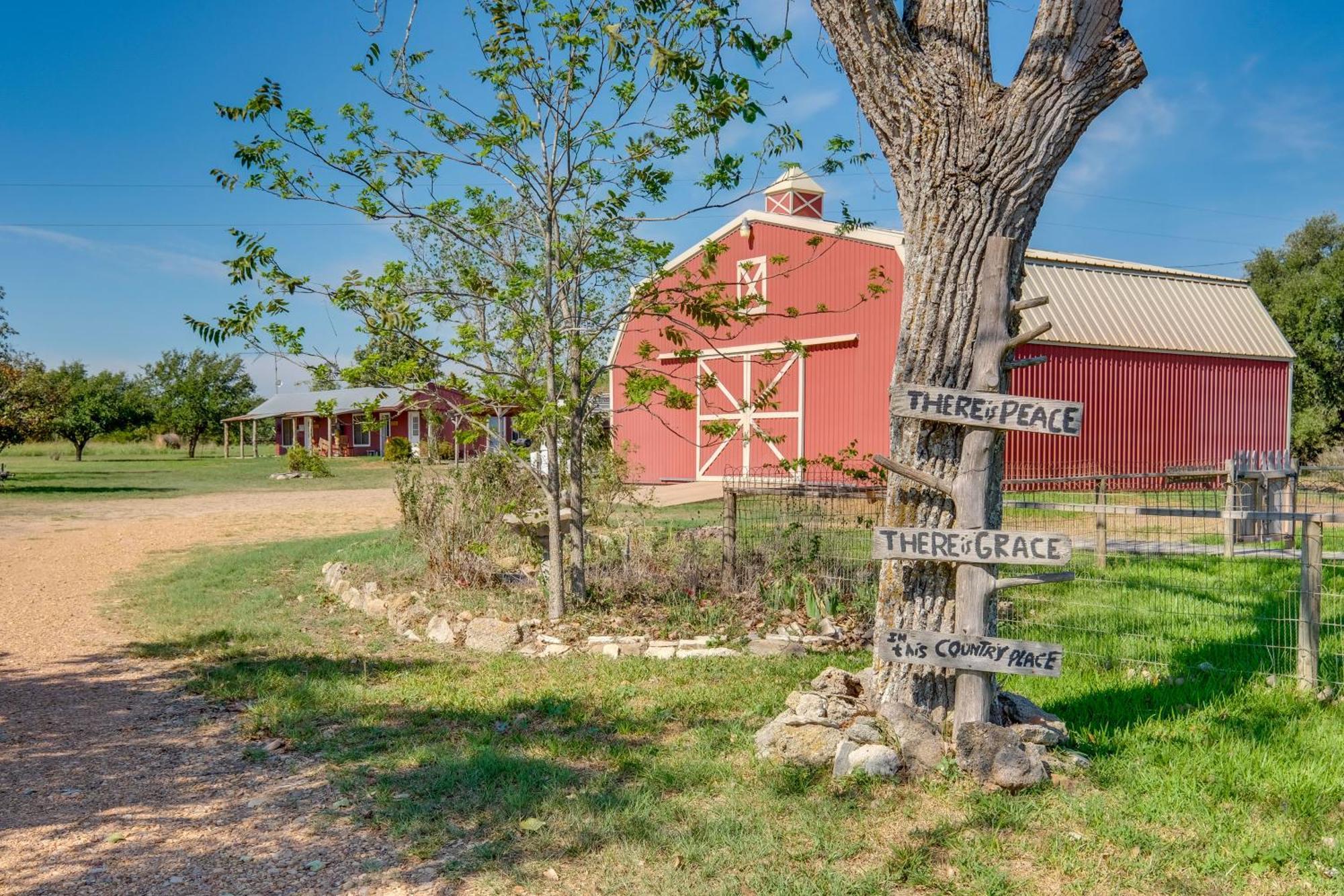 Delightful Carmine Studio On Farm Near Round Top! المظهر الخارجي الصورة